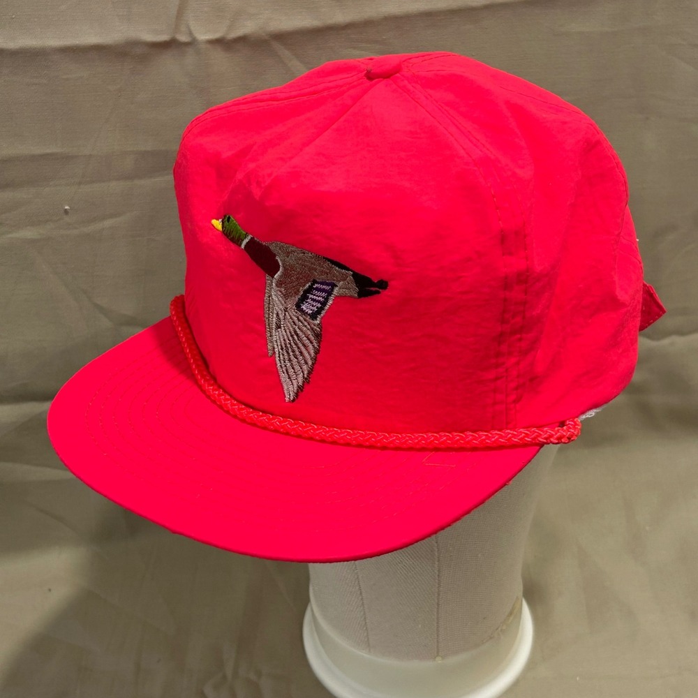 Mens hot pink snapback hat with embroidered duck